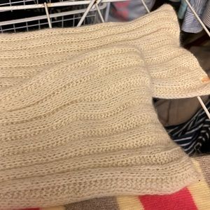 A &E cream 30% angora scarf